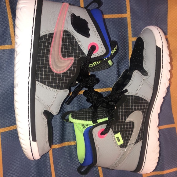 Men’s Jordan 1 React - Picture 5 of 6